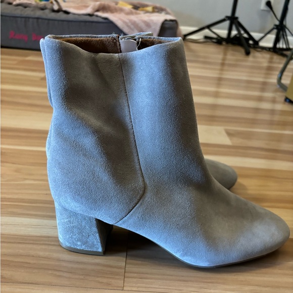 Blondo Women's Alida Waterproof Suede Ankle Bootie in Fallen Rock Gray Size 10 - Picture 9 of 15